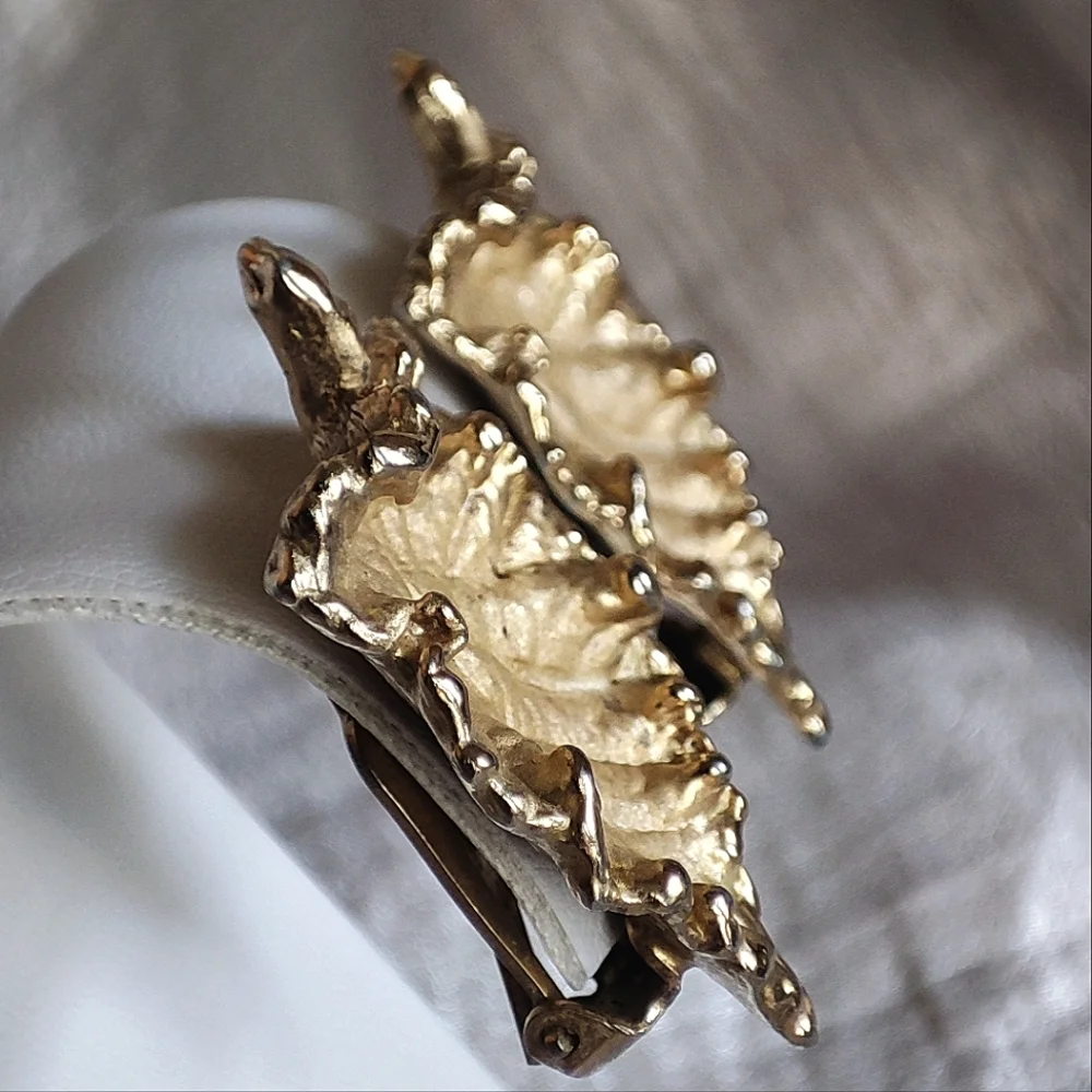 Napier Vintage Signed Brushed Leaf Leaves Gold Tone Ruffled Edge Clip Earrings